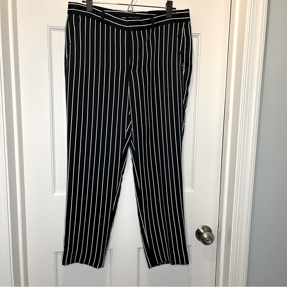 Banana Republic Black and White Pinstripe Pant Size 8